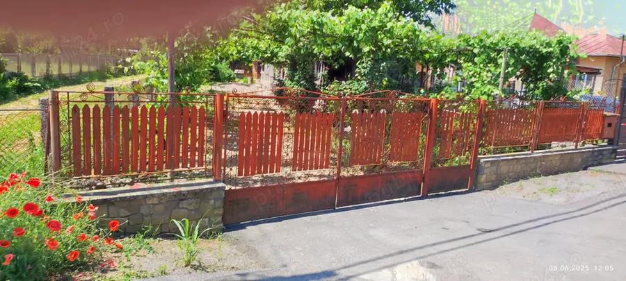 Casă cu 4 camere cu Teren 2700 Mp în Teiș
