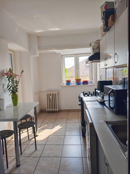 Apartament cu 3 camere decomandat în Universitate