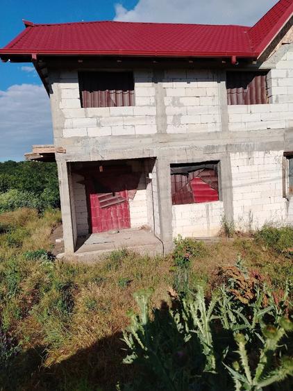 Casă cu Teren 250 Mp în Central