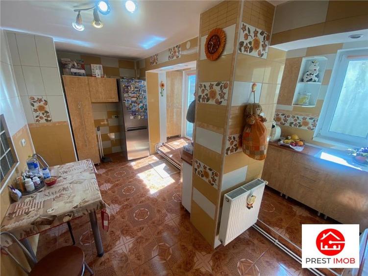 Apartament cu 4 camere decomandat în Ultracentral