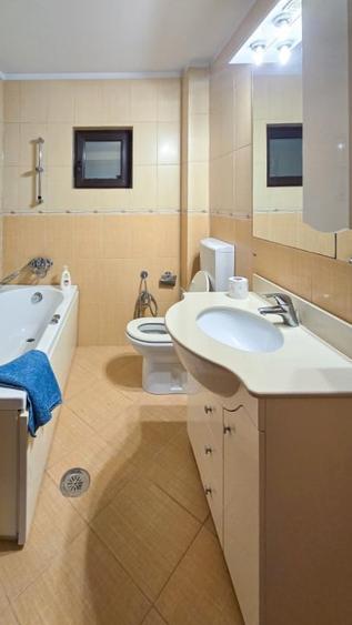 Casă individuală cu 7 camere cu Teren 700 Mp în Snagov
