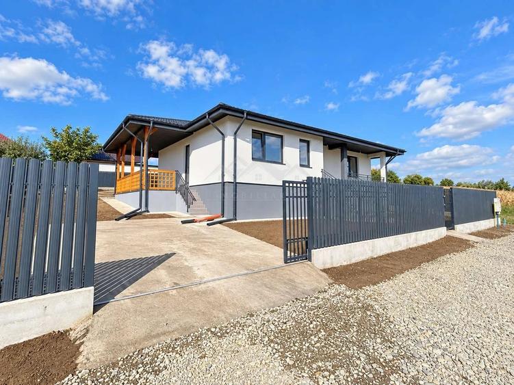 Casă individuală cu 4 camere cu Teren 650 Mp în Tomești