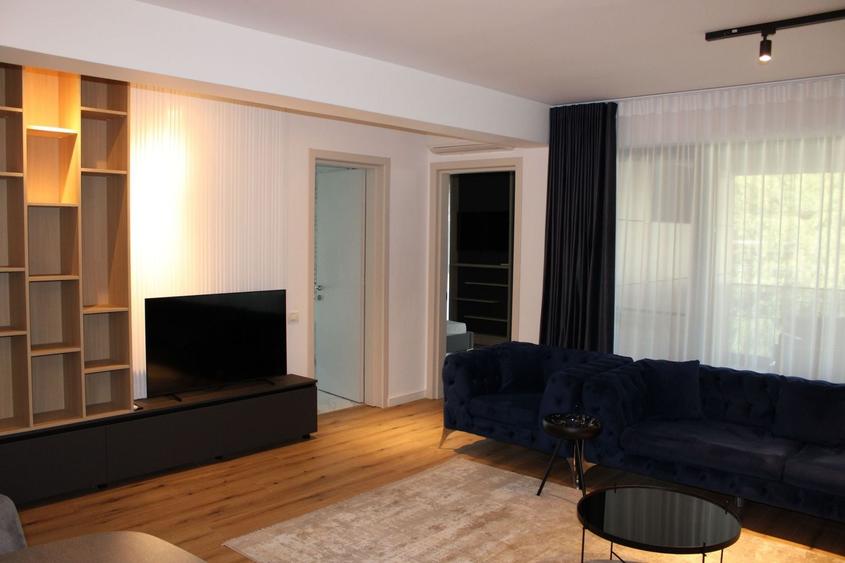 Apartament cu 4 camere semidecomandat în Iancu Nicolae