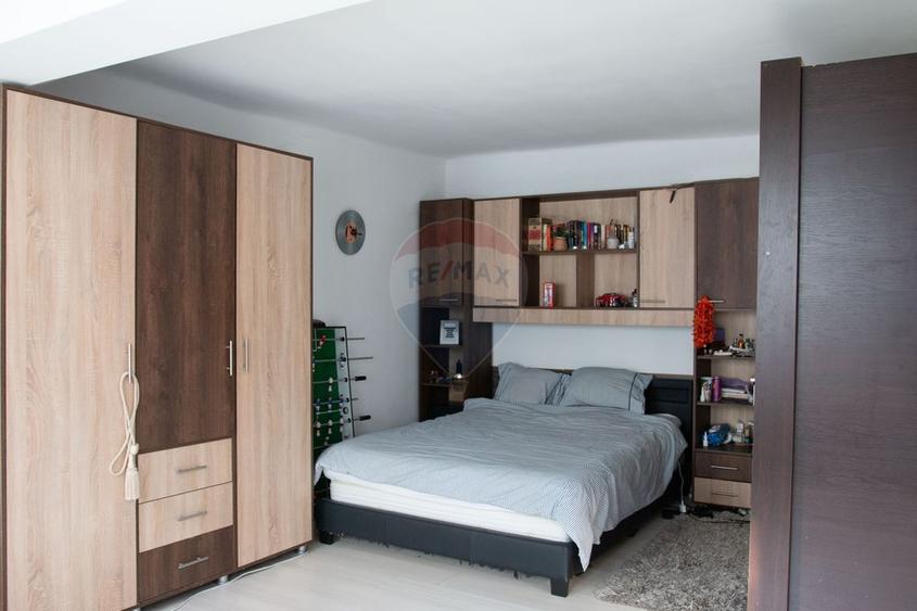 Casă individuală cu 7 camere cu Teren 607 Mp în Nord-Est