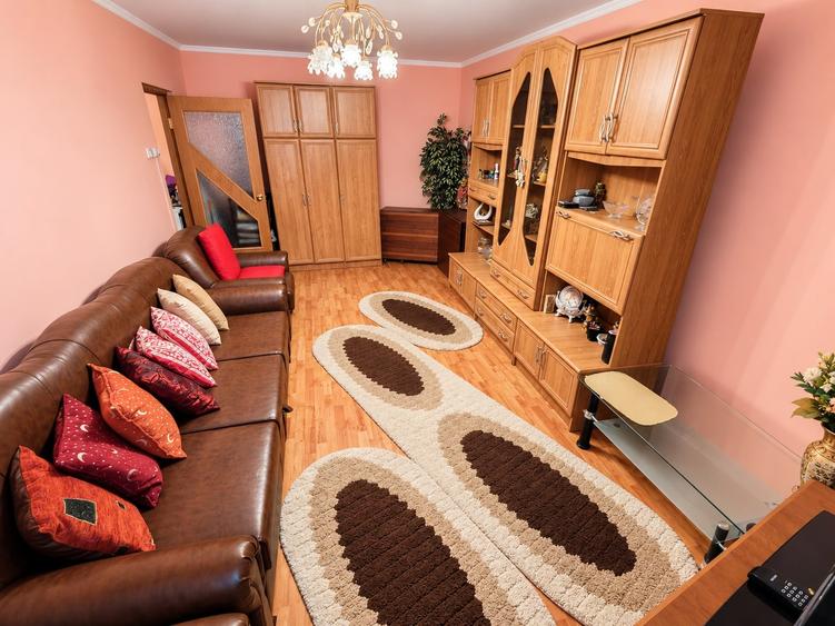 Apartament cu 3 camere decomandat, mobilat în Tomis III