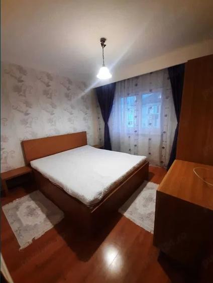 Apartament cu 3 camere decomandat în Girocului