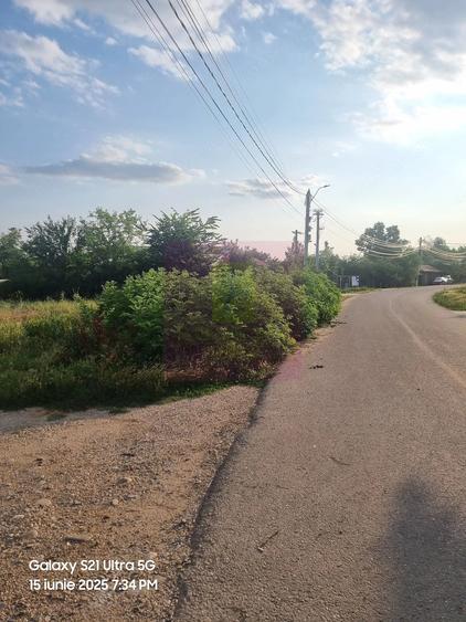Teren de 2150 mp, în Teișori