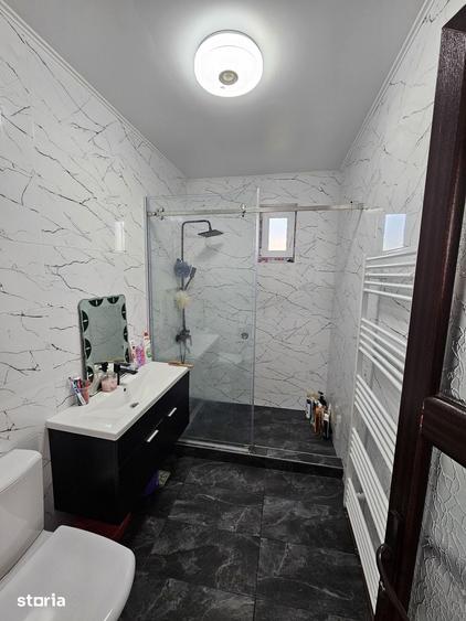 Casă cu 4 camere cu Teren 33000 Mp în Valea
