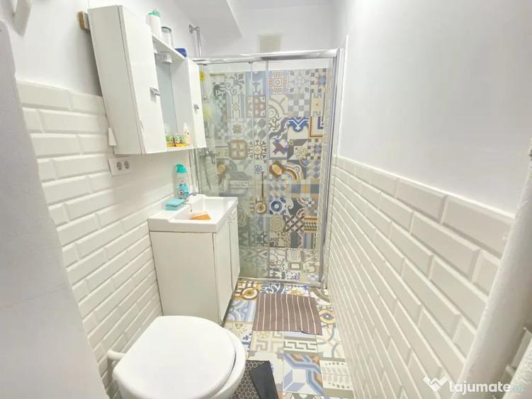 Apartament cu 3 camere semidecomandat în Sebastian