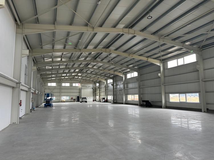 Spațiu industrial, de 1,300 mp, în Industrial Vest