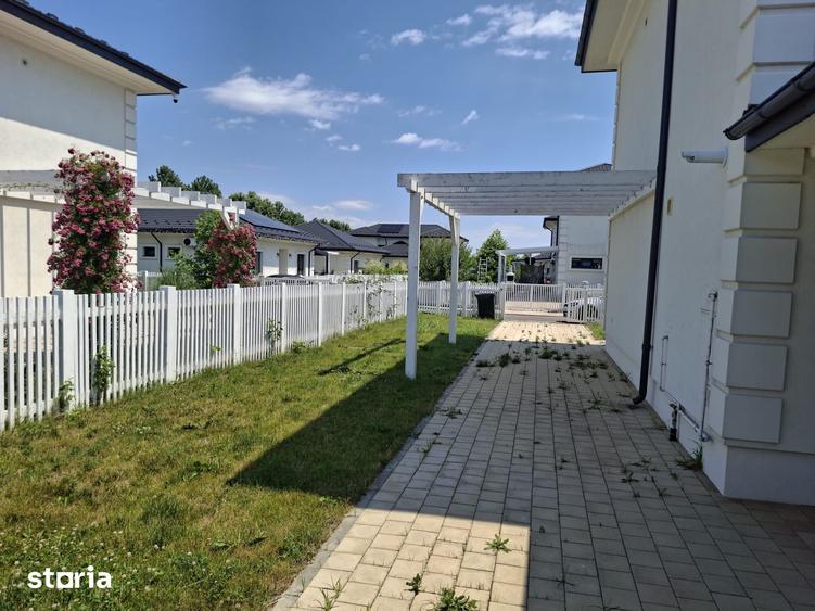Casă cu 4 camere cu Teren 400 Mp în Păulești
