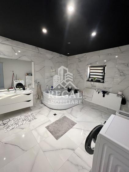 Duplex cu 6 camere cu Canalizare în Strei
