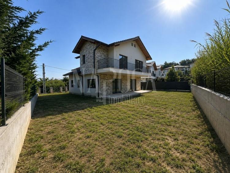 Casă individuală cu 4 camere cu Canalizare în Făget