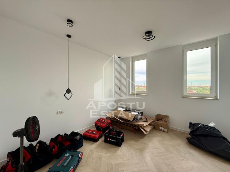 Apartament cu 3 camere semidecomandat, mobilat în Aradului