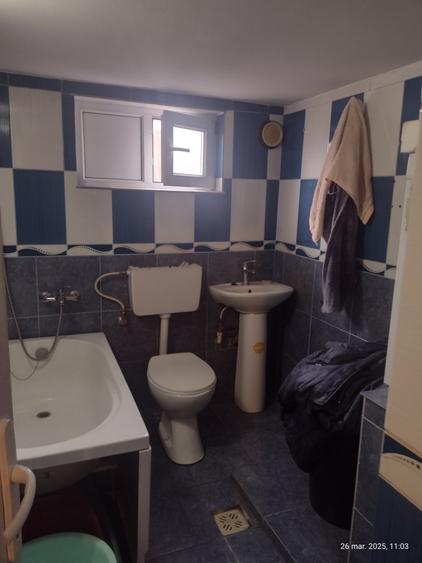 Casă individuală cu 6 camere cu Canalizare în Palazu Mare