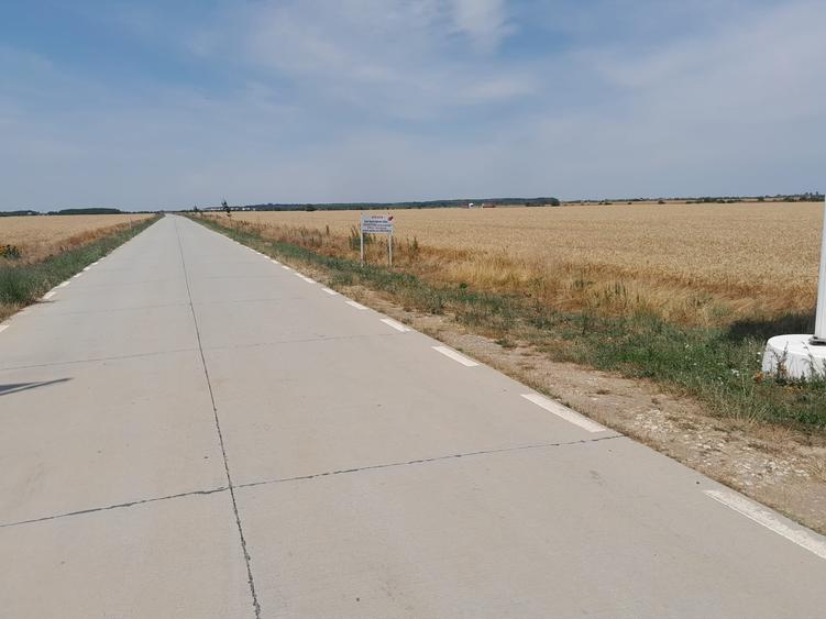Teren Construcții intravilan de 20000 mp, în Joița