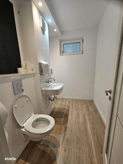 Spațiu comercial, de 90 mp, în Central