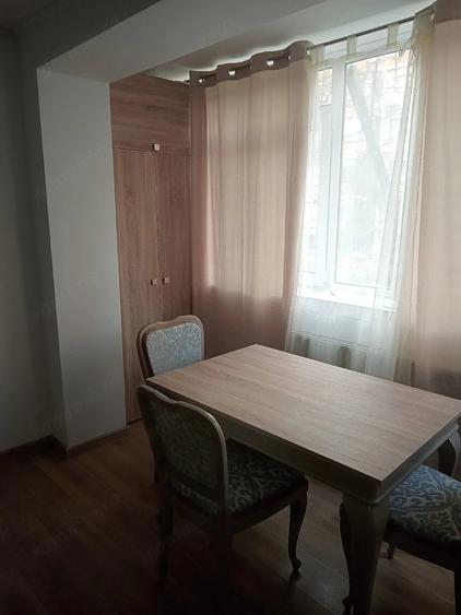 Apartament cu 3 camere semidecomandat în Mazepa 1