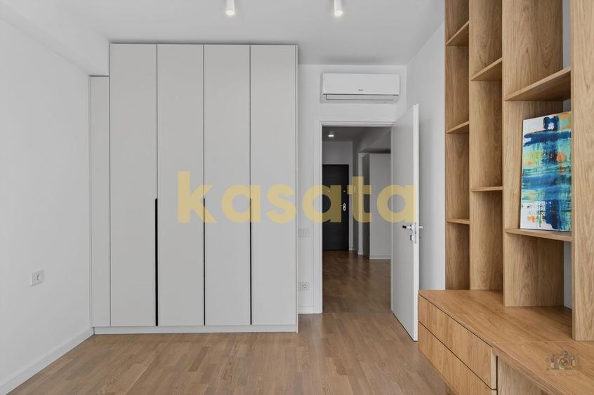 Apartament cu 4 camere semidecomandat, mobilat în Central