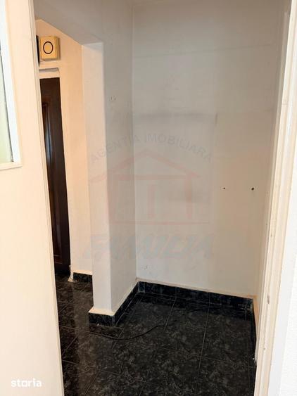 Apartament cu 4 camere în Micro 13