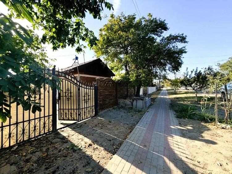 Casă cu 3 camere cu Teren 2296 Mp în Vlăduleni