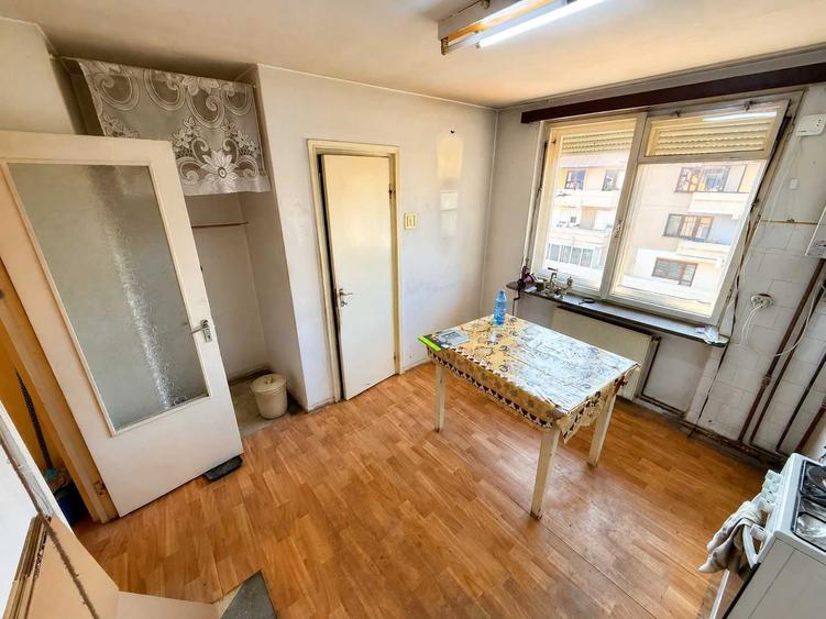Apartament cu 3 camere decomandat în Central