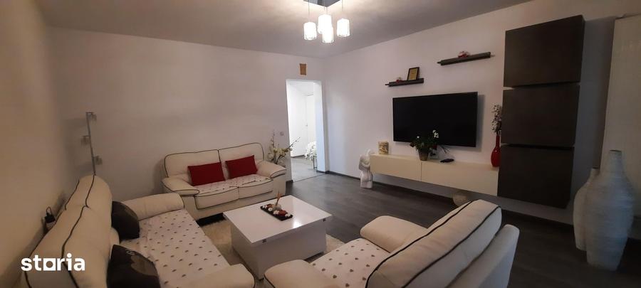 Casă cu 3 camere decomandat cu Teren 300 Mp în Central
