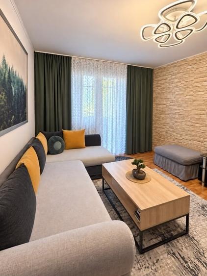 Apartament cu 3 camere semidecomandat, mobilat în Lujerului