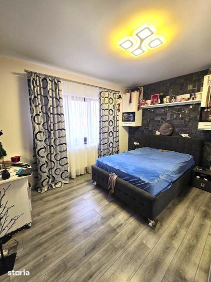 Casă cu 5 camere cu Teren 544 Mp în Central