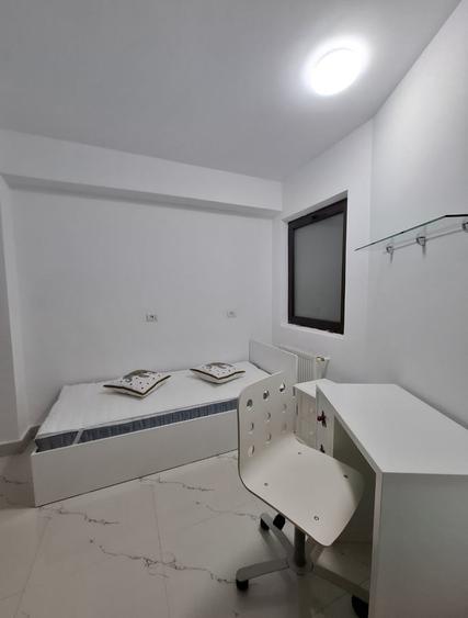 Apartament cu 3 camere decomandat în Drumul Taberei