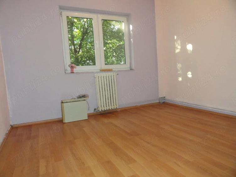 Apartament cu 4 camere decomandat în Micălaca