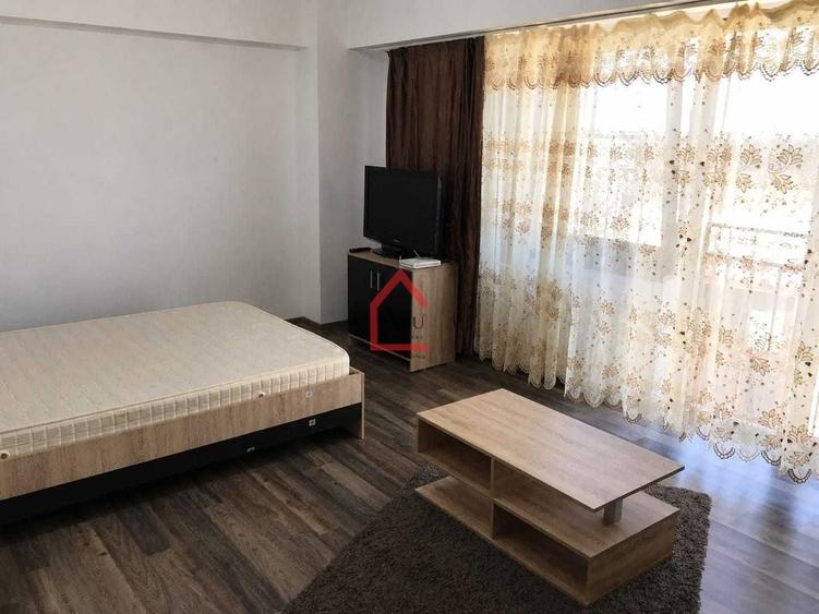Garsonieră decomandată, mobilată în Nicolina