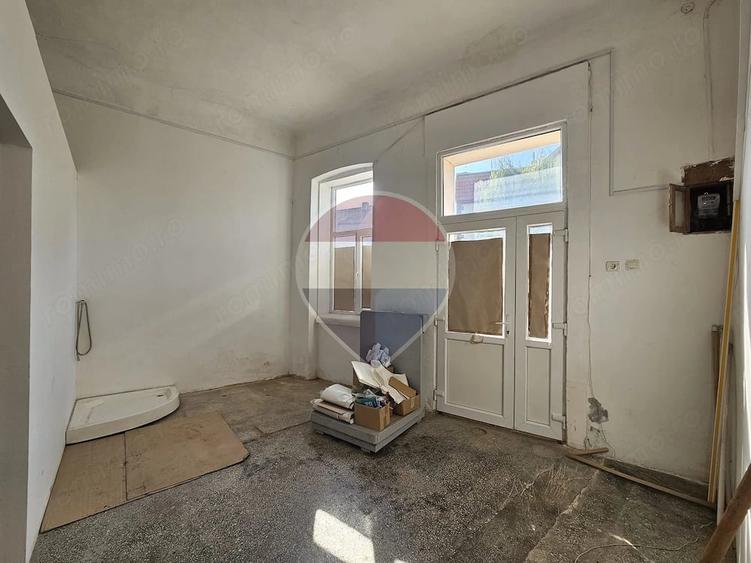 Apartament cu 4 camere decomandat în Central