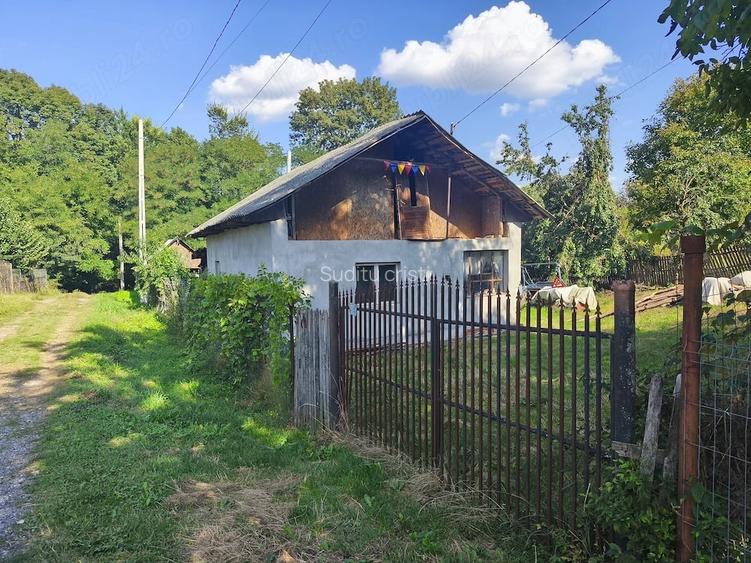 Casă cu 3 camere cu Teren 1000 Mp în Călinești