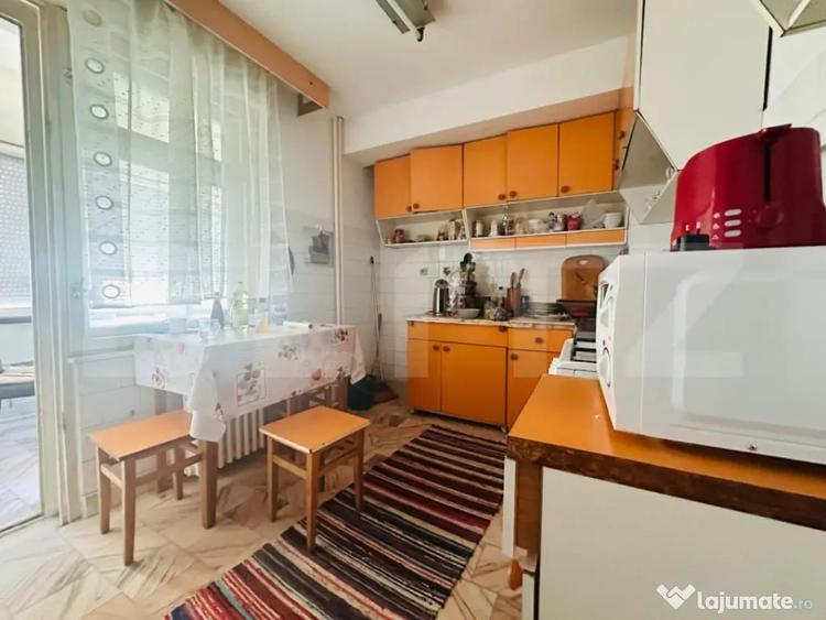 Apartament cu 4 camere decomandat, mobilat în Centru Civic