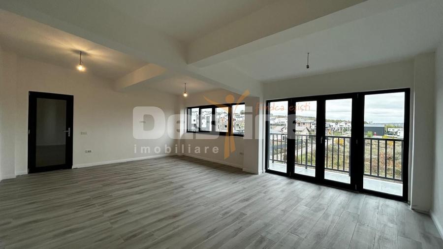Apartament cu 3 camere decomandat în Rediu