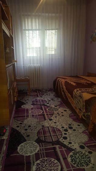 Apartament cu 3 camere decomandat în Girocului