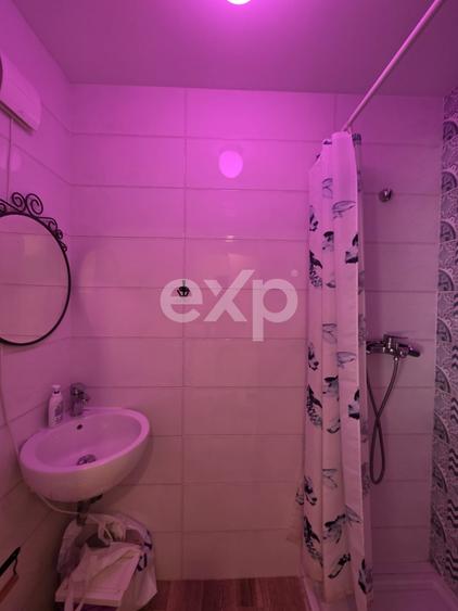 Apartament cu 3 camere semidecomandat, mobilat în Banu Manta
