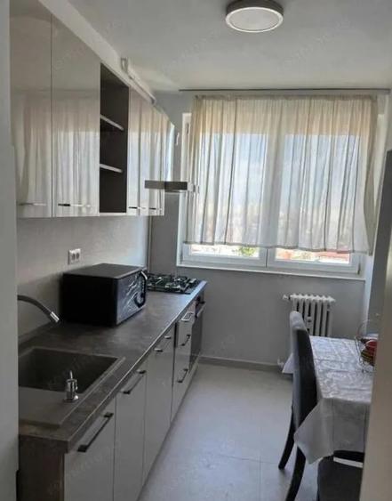 Apartament cu 3 camere semidecomandat, mobilat în Parcul Circului