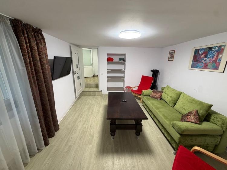 Apartament cu 3 camere semidecomandat, mobilat în Centrul Istoric