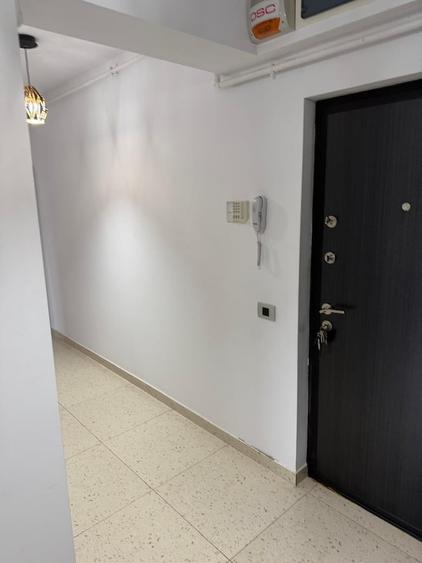 Apartament cu 4 camere decomandat în Titan