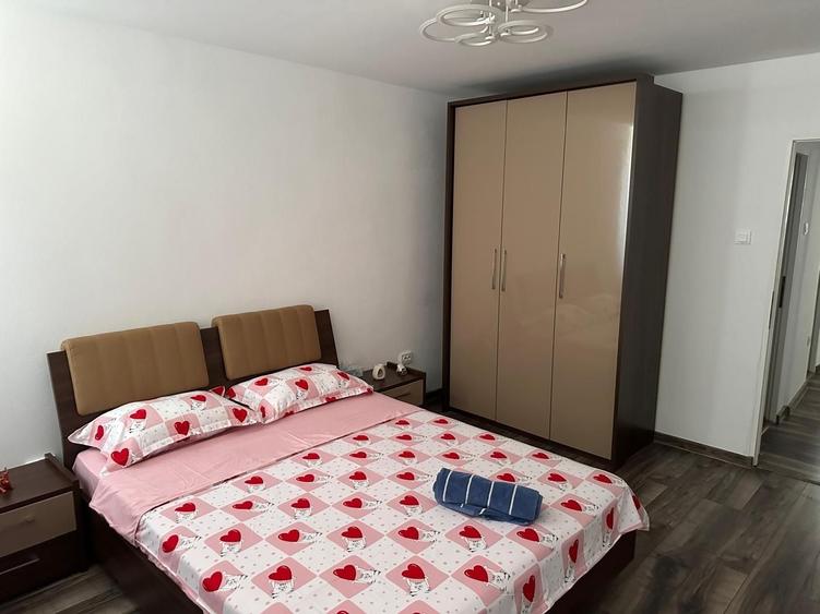 Apartament cu 4 camere semidecomandat în Central