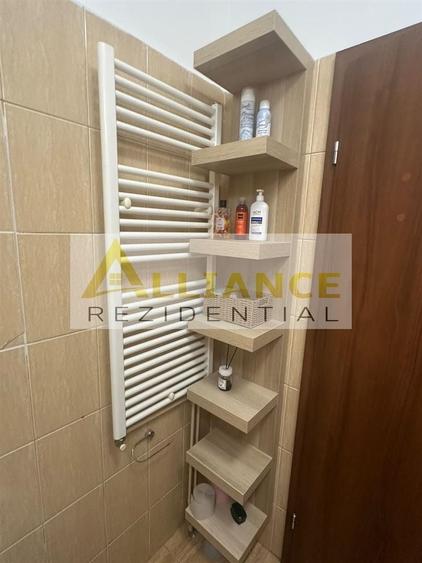 Garsonieră decomandată în Titan