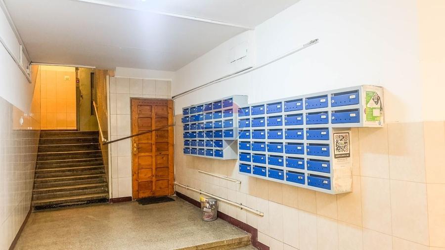 Apartament cu 3 camere semidecomandat, mobilat în Iancului