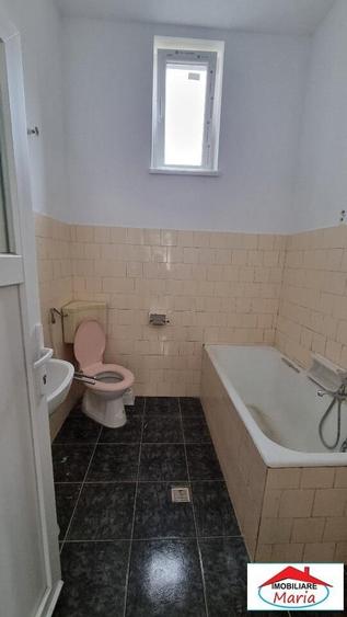 Casă cu 7 camere cu Teren 1200 Mp în Semicentral