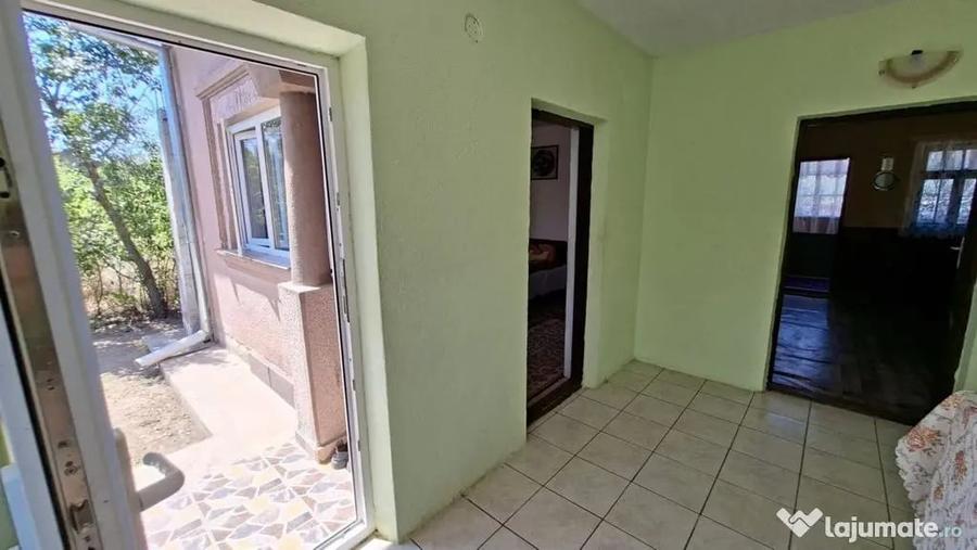 Casă cu 3 camere cu Teren 1667 Mp în Teiu