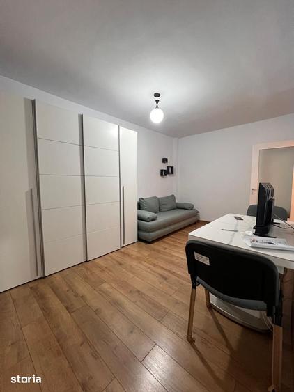 Apartament tip C, decomandat, o camera et.2 Central, zona Pia?a Mare - 4