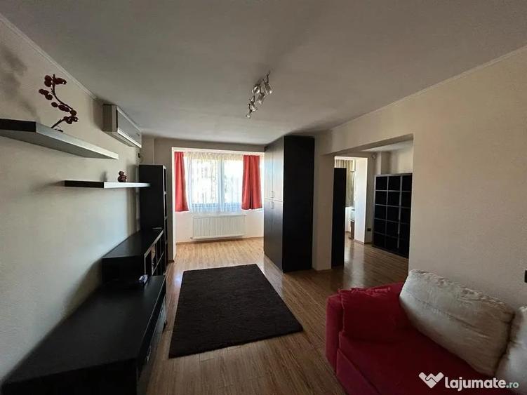 Apartament cu 4 camere semidecomandat în Podgoria