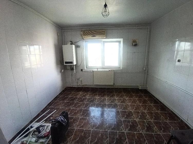 Apartament cu 3 camere decomandat în Berceni
