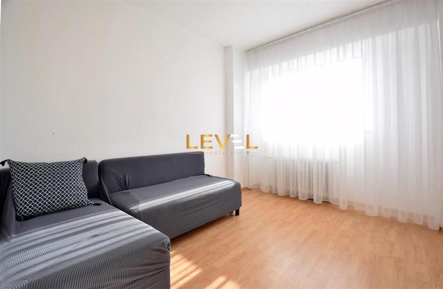 Apartament cu 3 camere semidecomandat, mobilat în 13 Septembrie